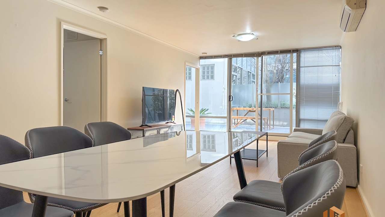 Furnished room in a flatshare