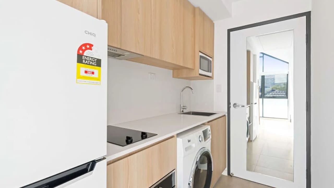 Unfurnished room studio flat for rent