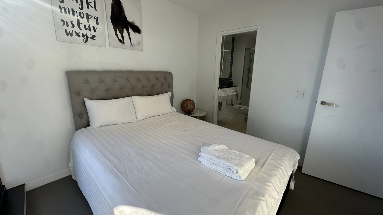 Furnished room in a flatshare
