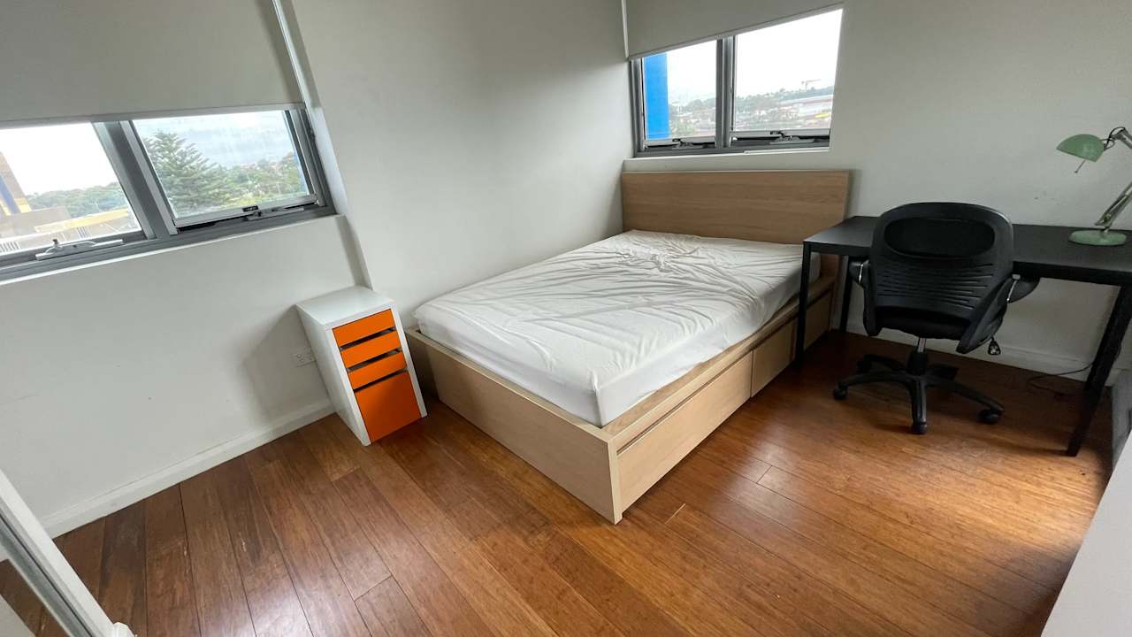 Furnished room with ensuite in a flatshare