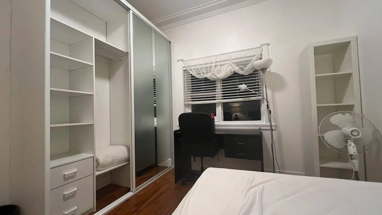 Room in a share house