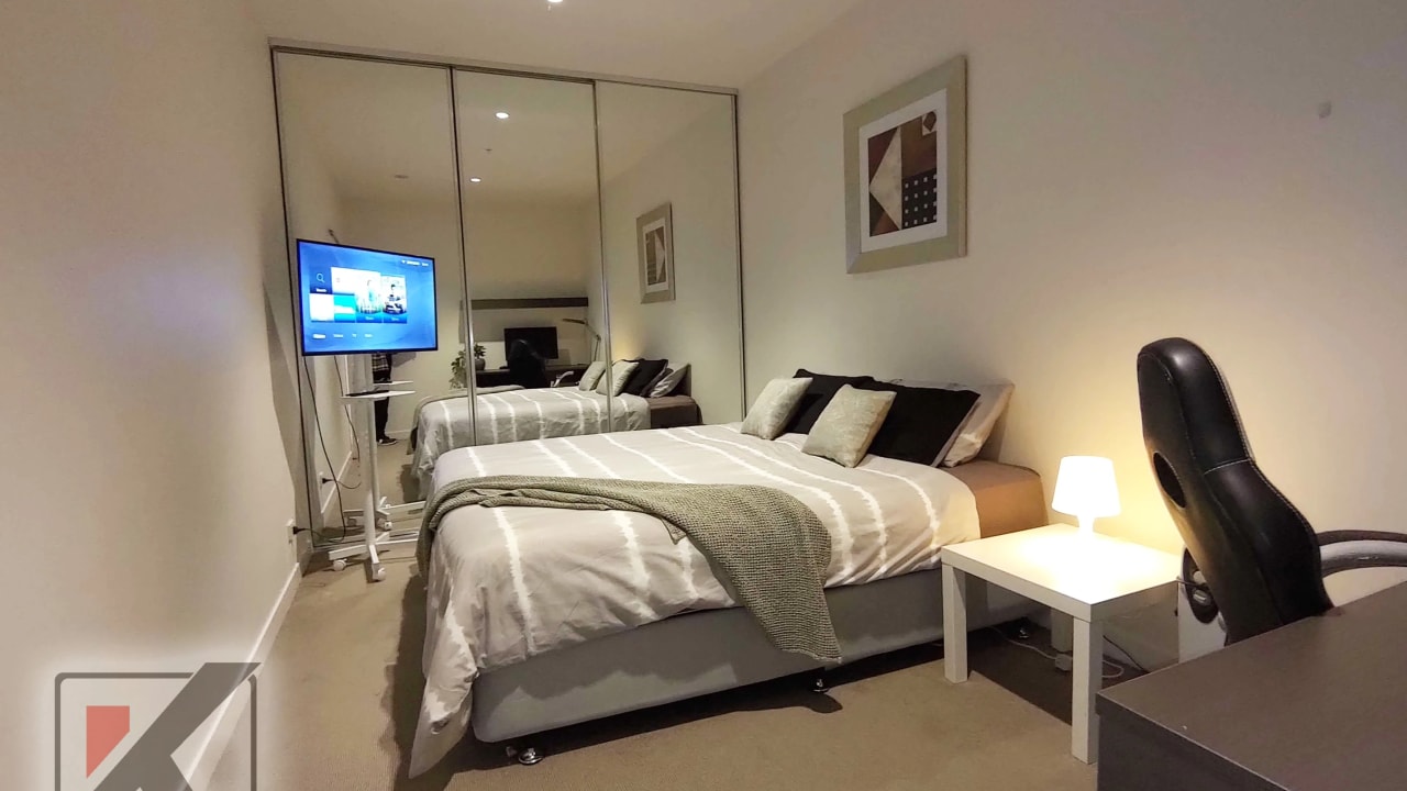 Furnished room with ensuite in a flatshare