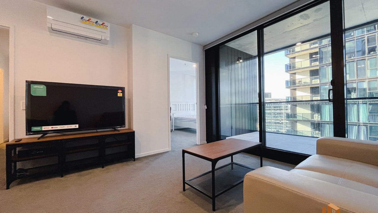 Furnished room with ensuite in a flatshare