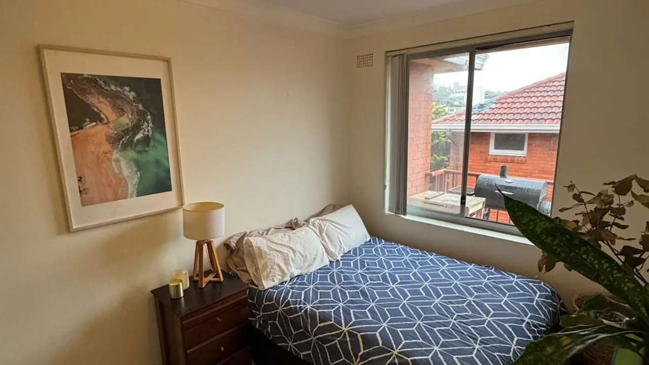 Furnished room in a flatshare