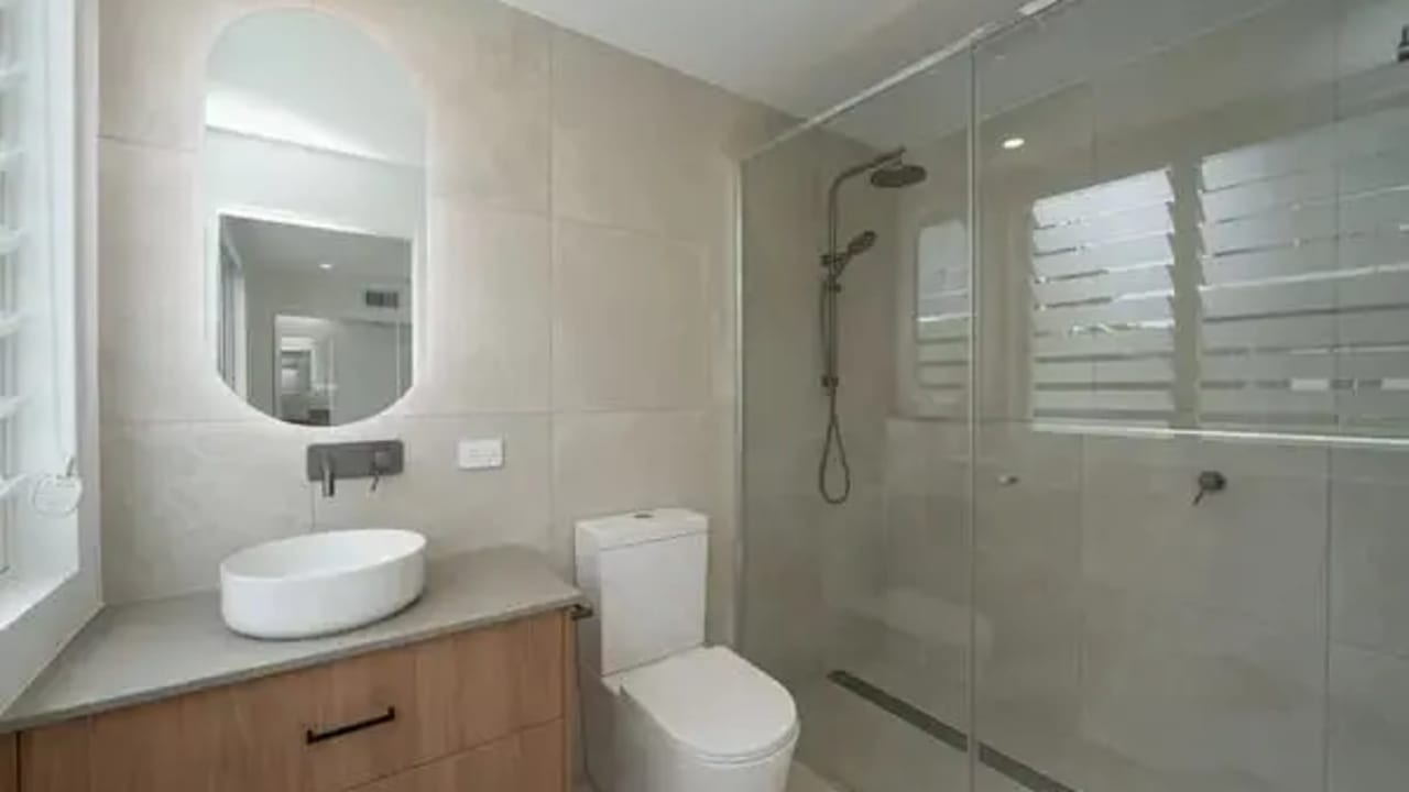 Unfurnished room with ensuite in a flatshare