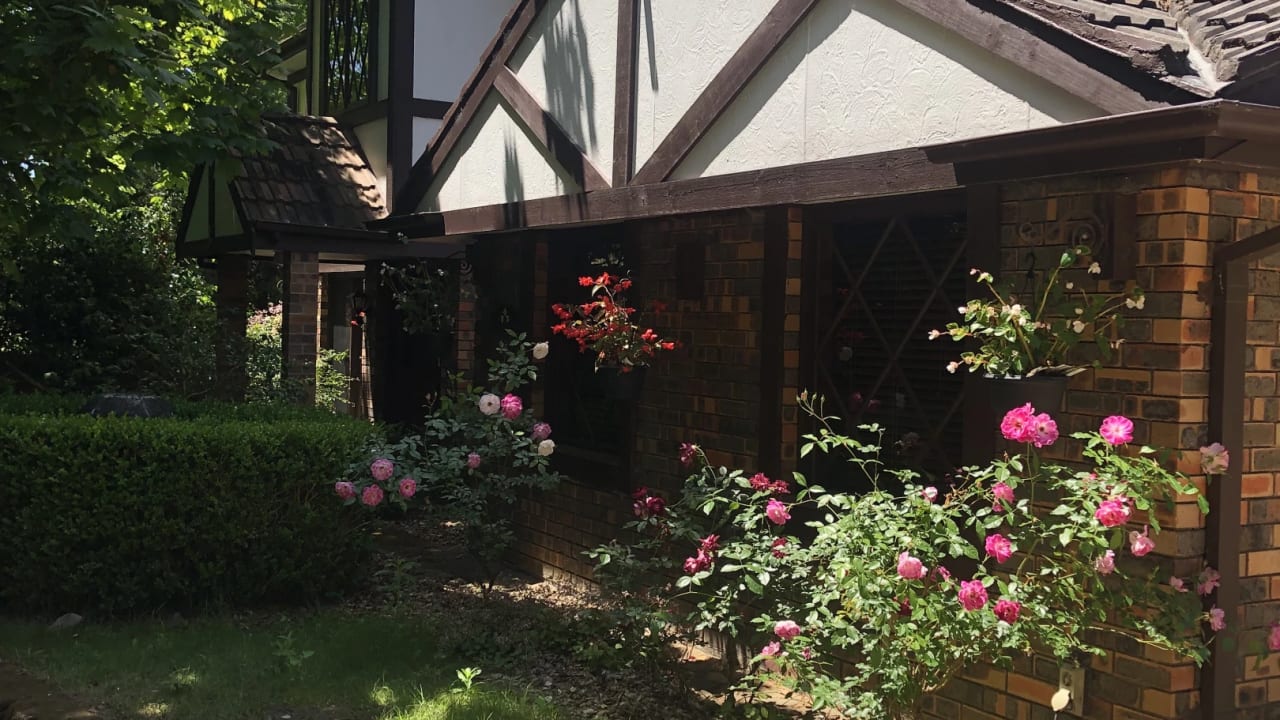 Furnished room in a share house