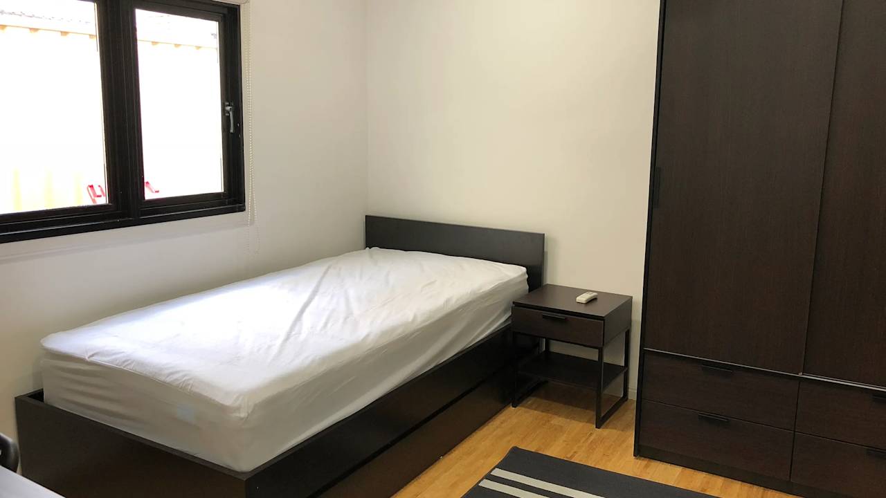 Furnished room in a flatshare