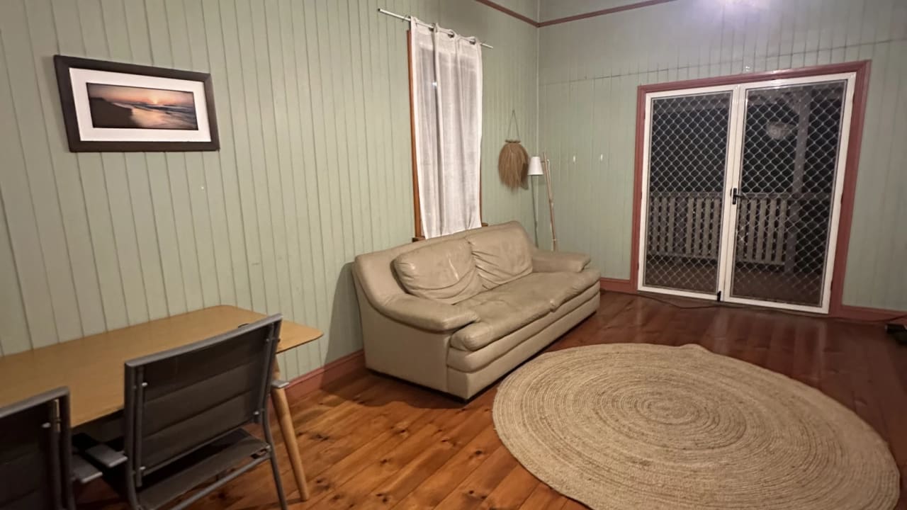 Room in a share house