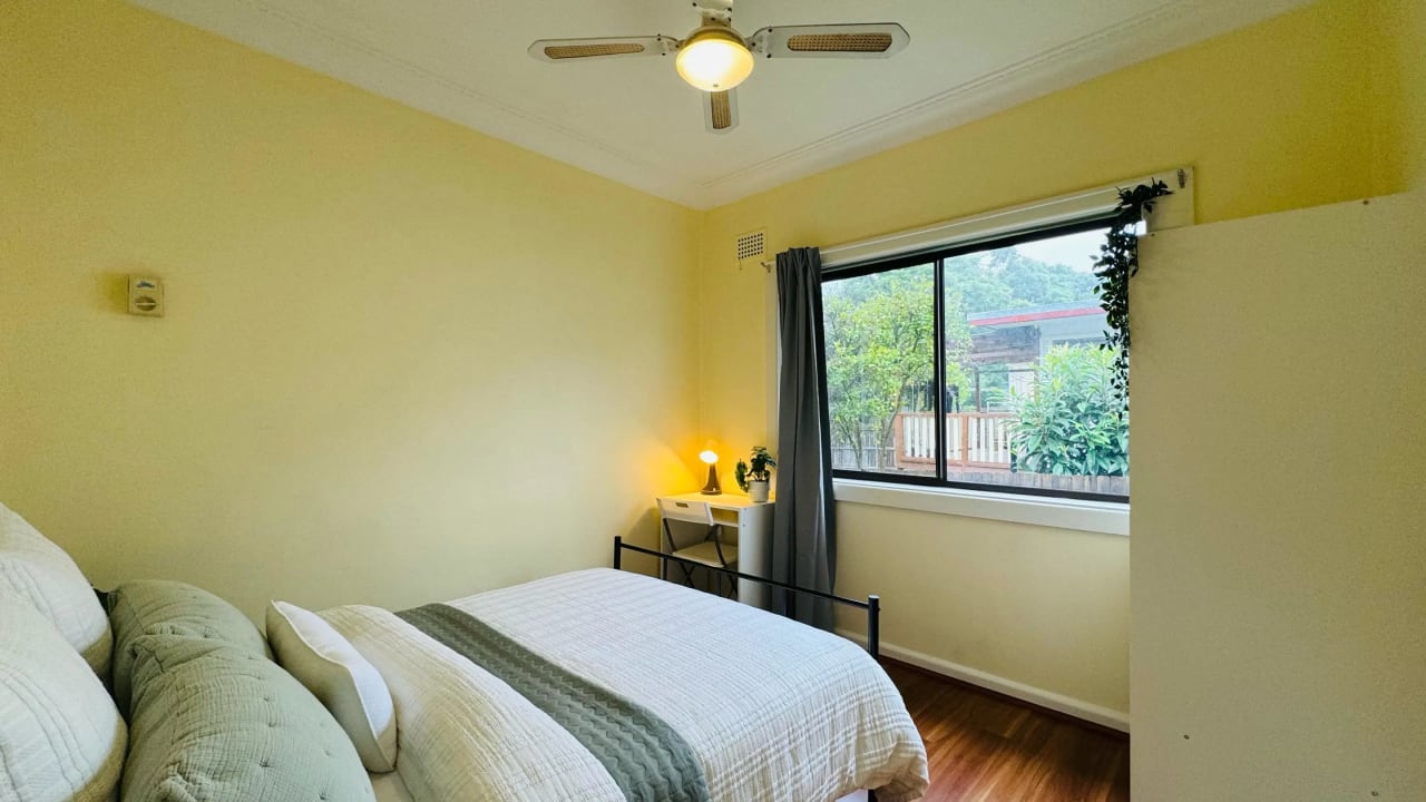 Furnished room in a flatshare