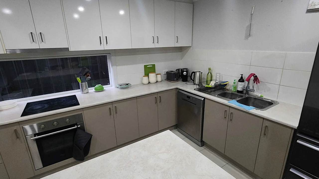 Room in a share house