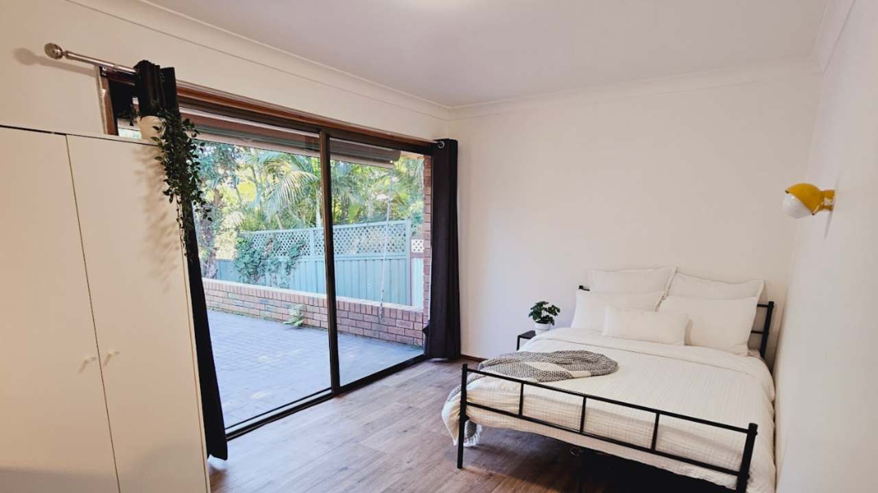 Furnished room in a flatshare