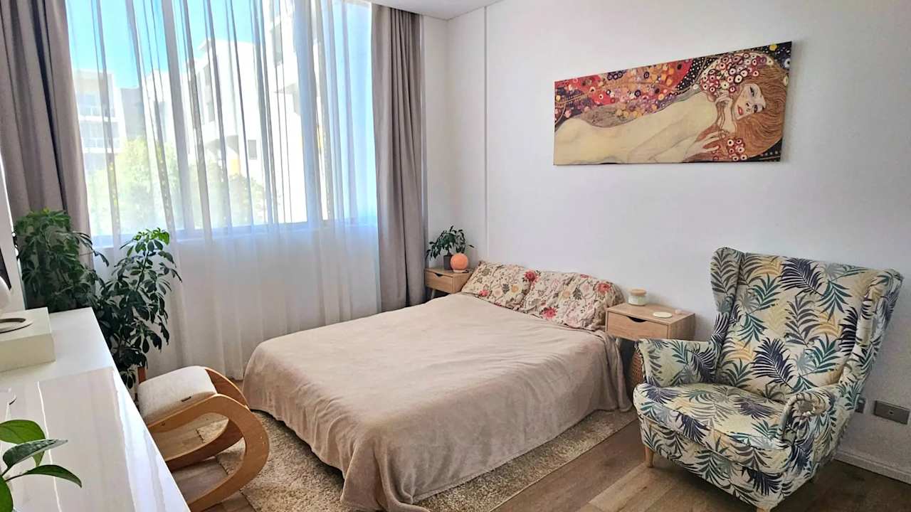 Furnished room with ensuite in a flatshare