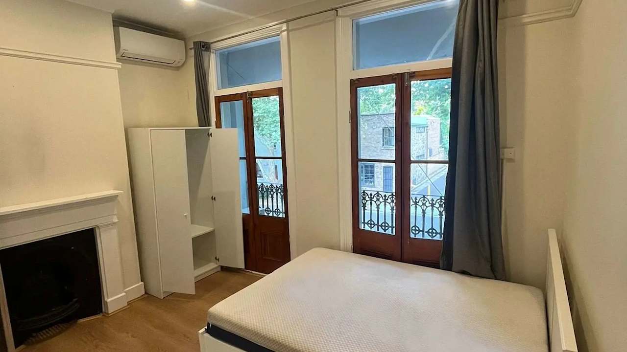 Furnished room with own bathroom