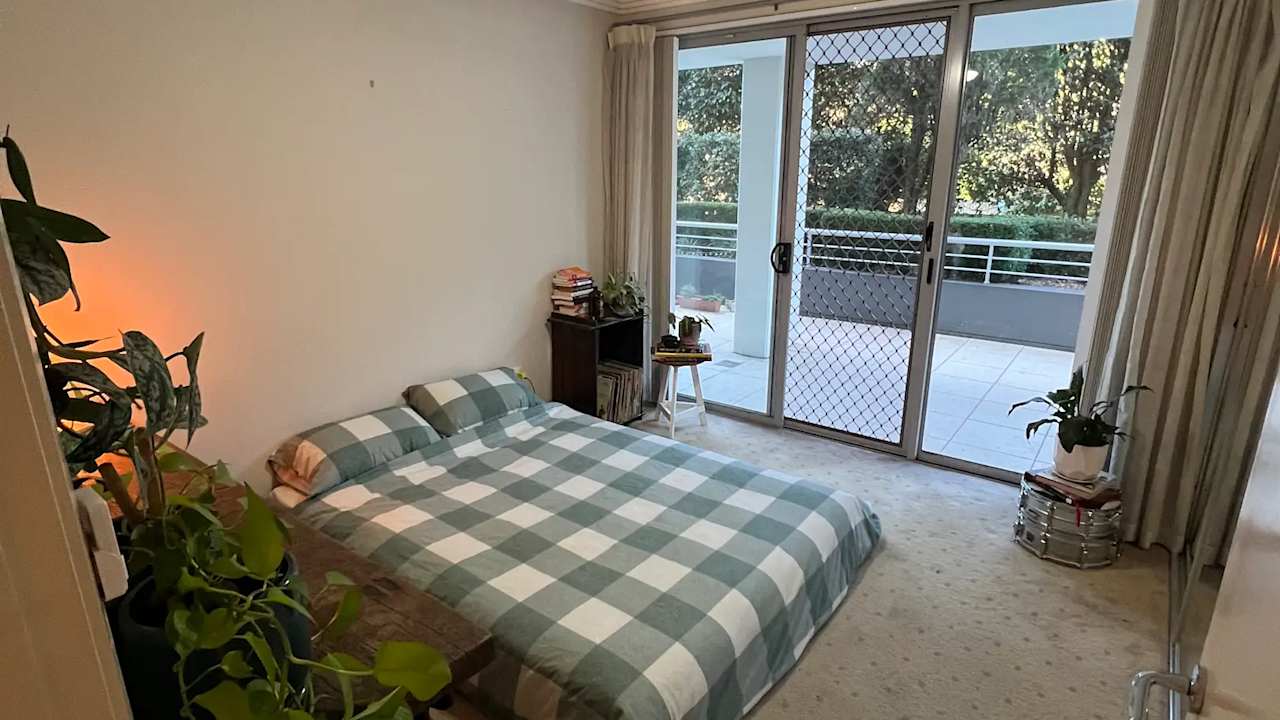 Unfurnished room in a flatshare
