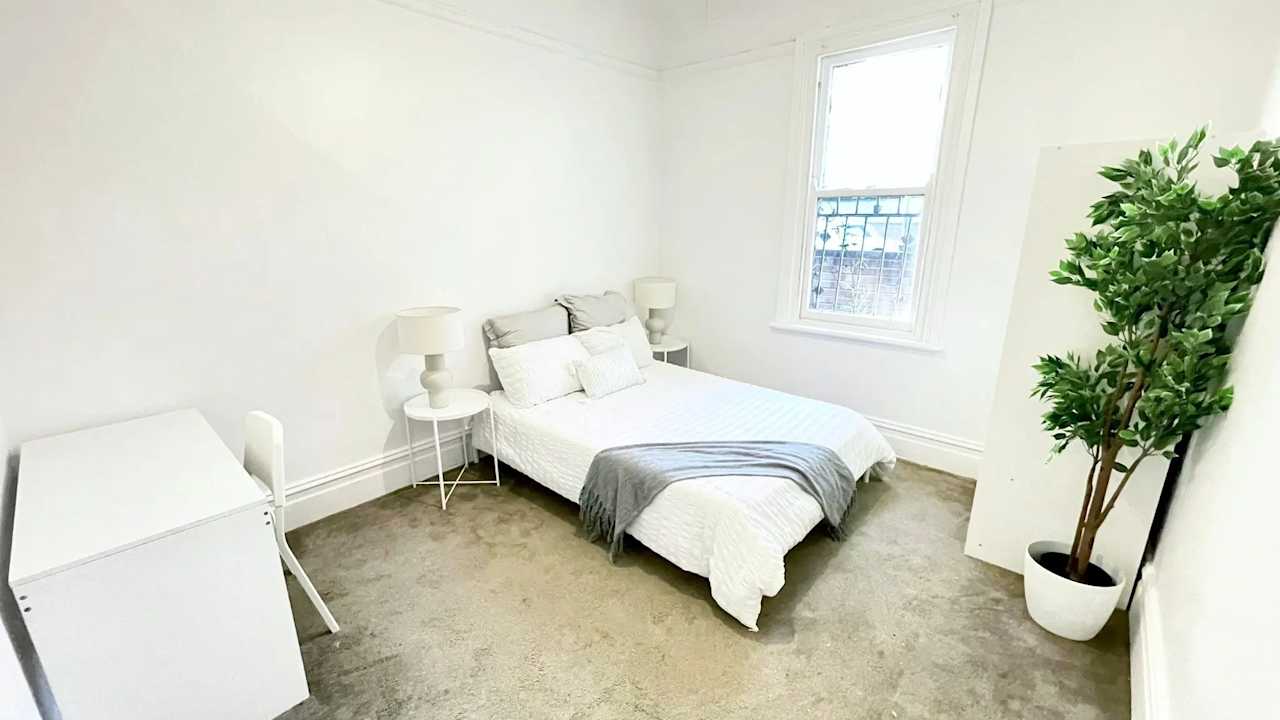 Room in a share house