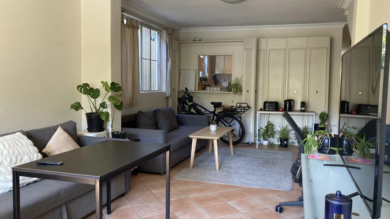 Furnished room in a flatshare