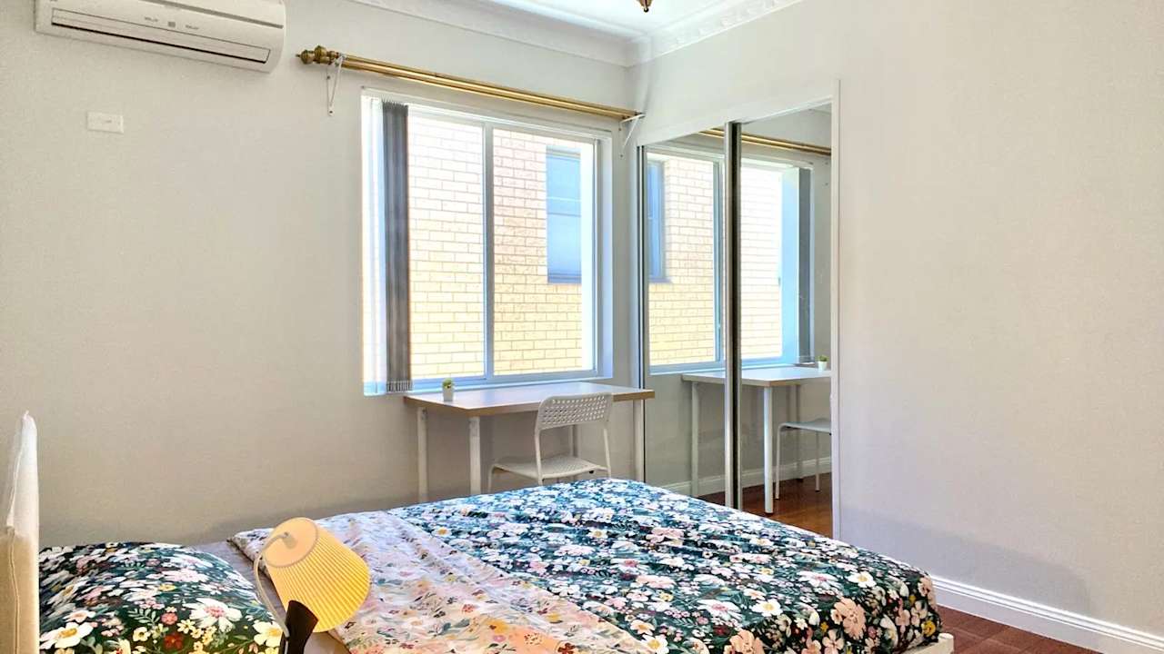 Furnished room in a share house