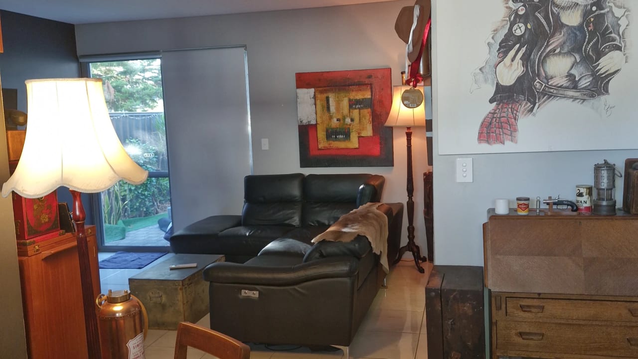 Furnished room in a flatshare