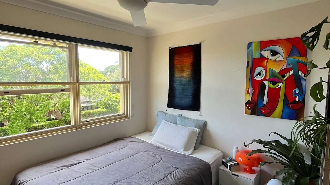 Furnished room in a flatshare