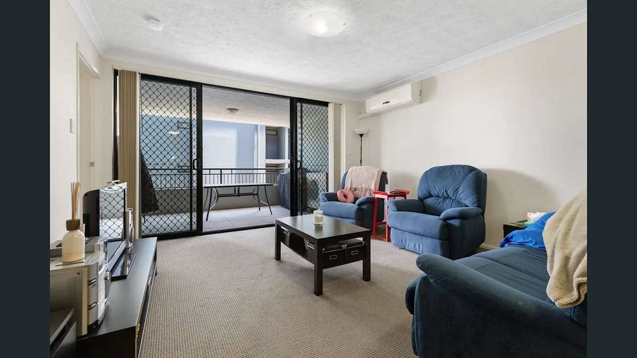 Unfurnished room with own bathroom