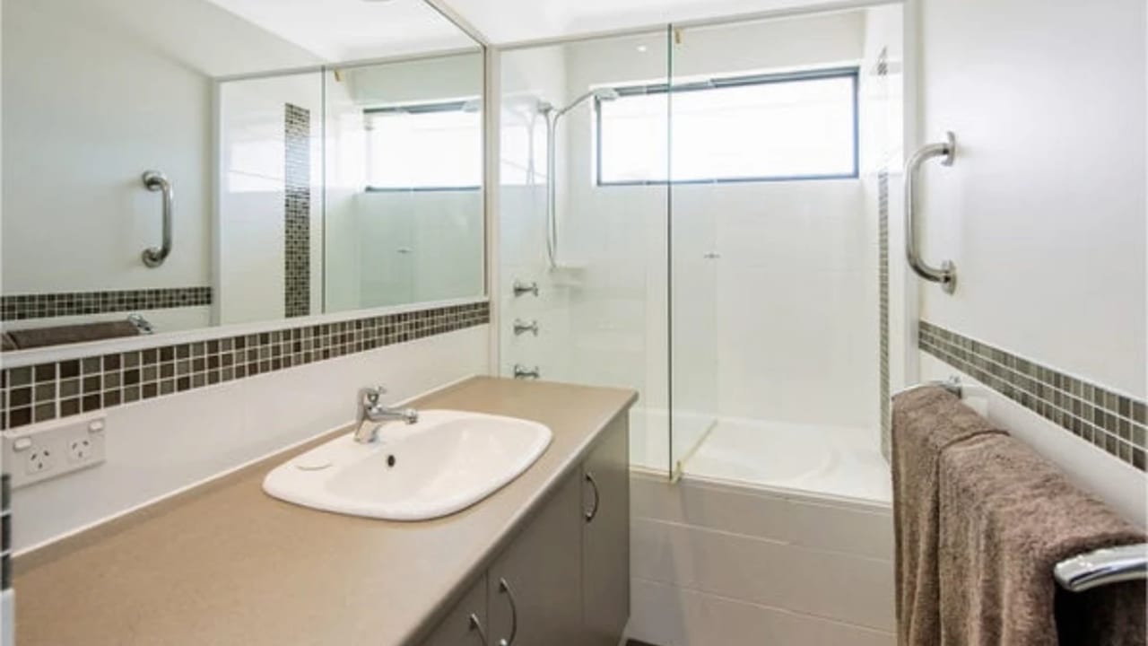 Unfurnished room with own bathroom