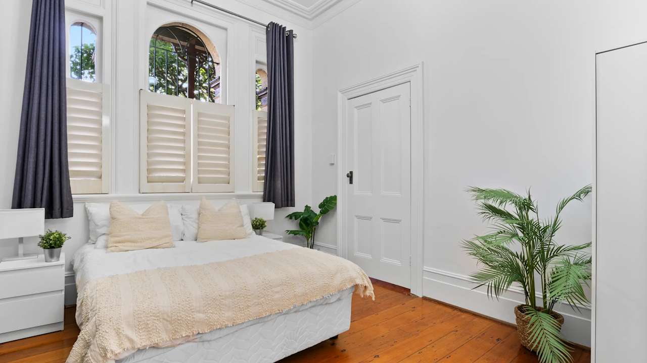 Furnished room in a flatshare