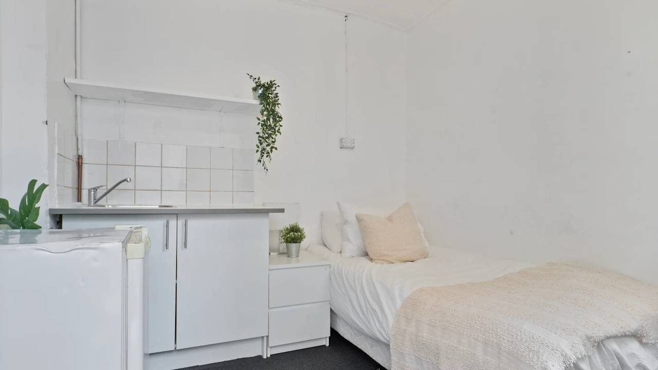 Furnished room in a share house