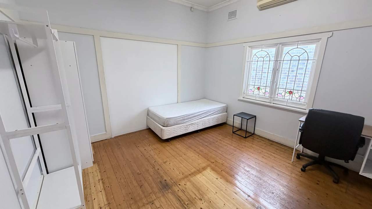 Room in a share house