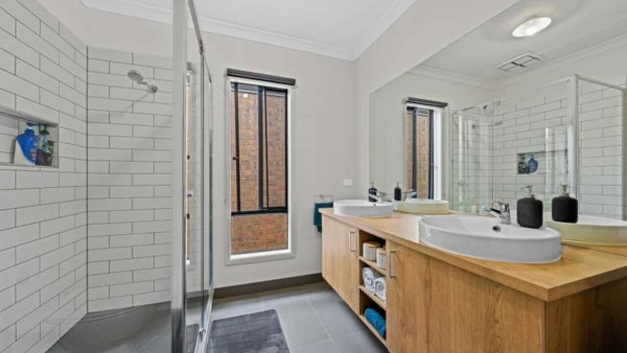 Unfurnished room with ensuite in a share house