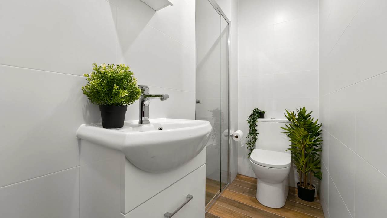 Furnished room with own bathroom