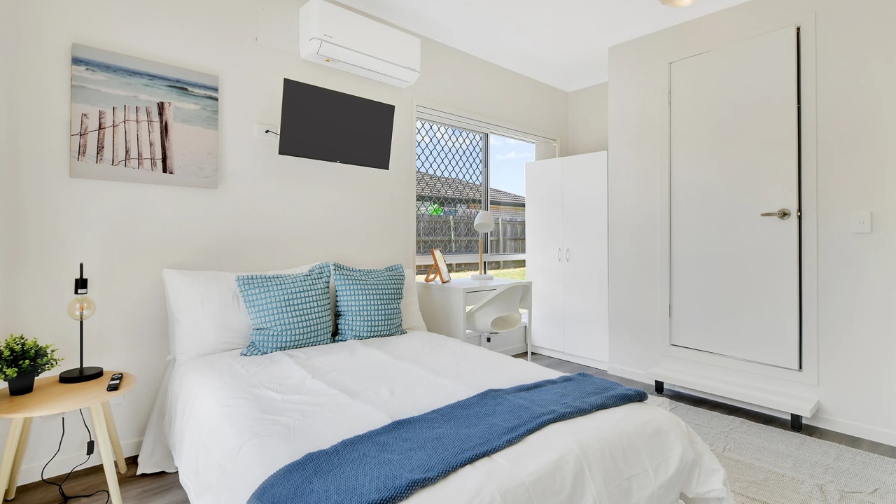 Furnished room with own bathroom