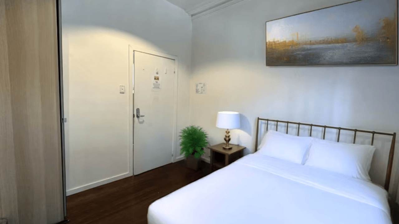 Furnished room in a share house