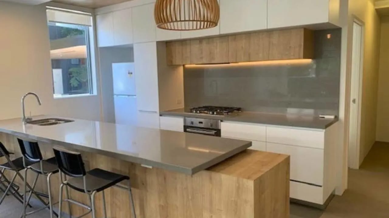 Furnished room with ensuite in a flatshare