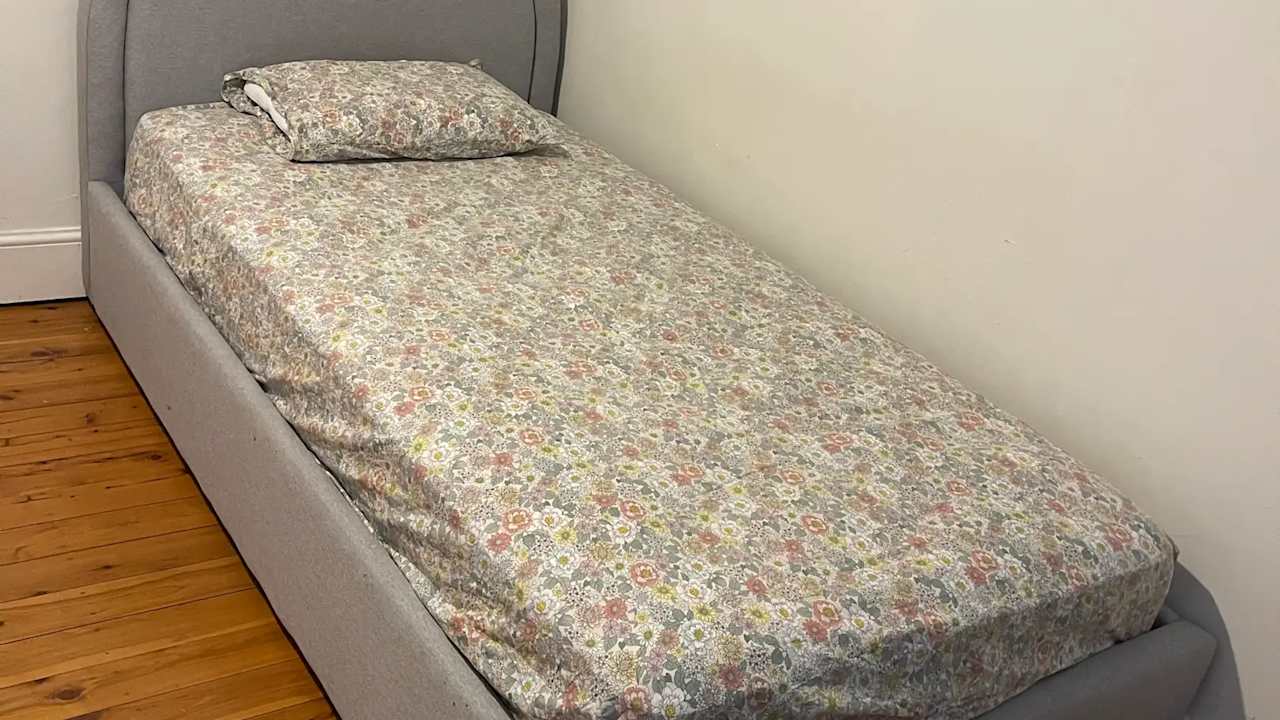 Room in a share house