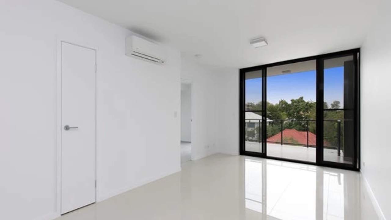 Unfurnished room with own bathroom