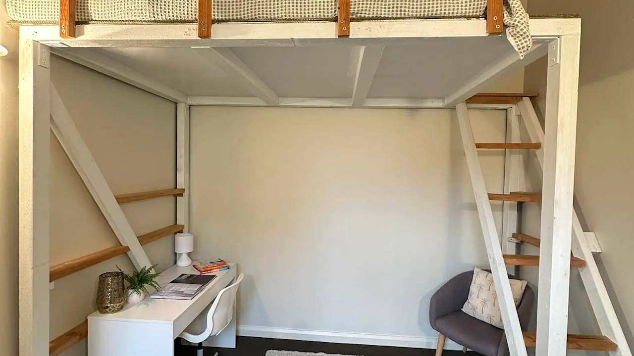 Furnished room in a share house