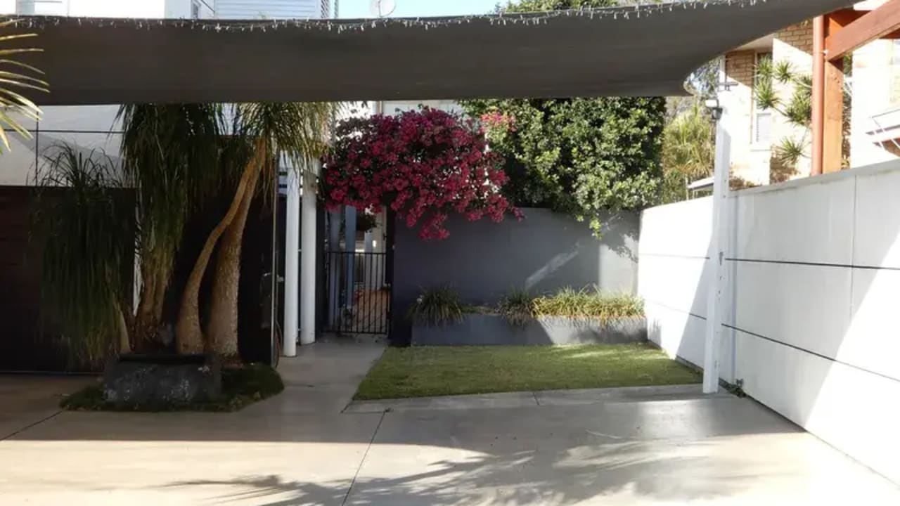 Furnished room studio flat for rent