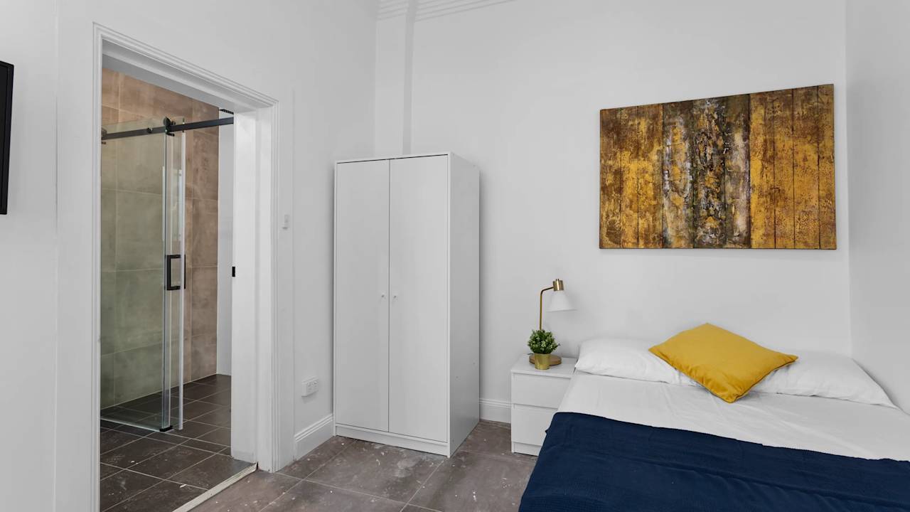 Furnished room with ensuite in a flatshare