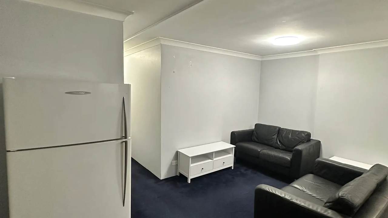 Furnished room in a flatshare