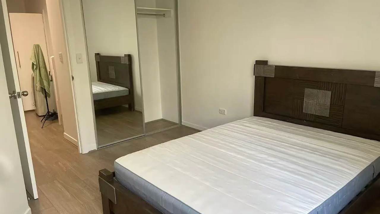 Furnished room with ensuite in a flatshare