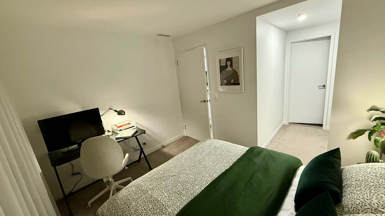 Furnished room with ensuite in a flatshare