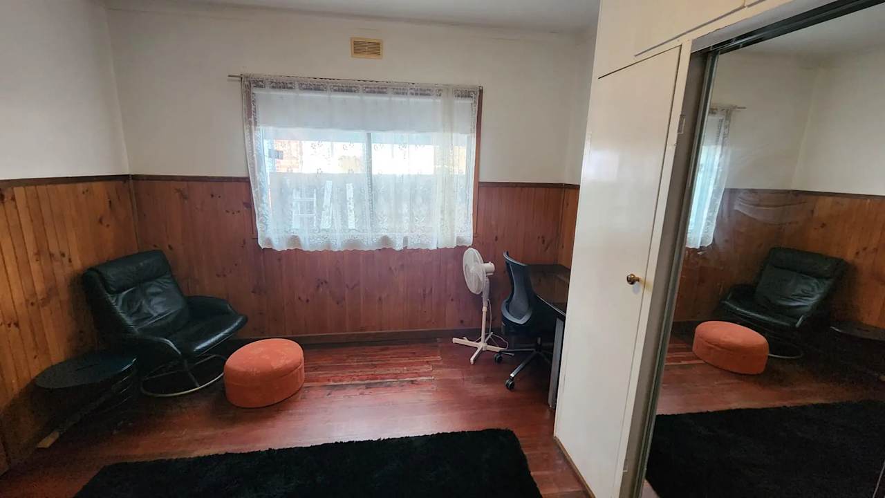 Room in a share house