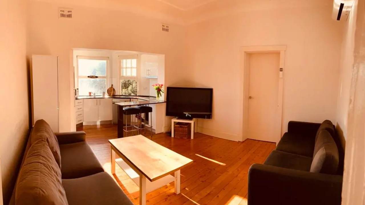Furnished room in a flatshare