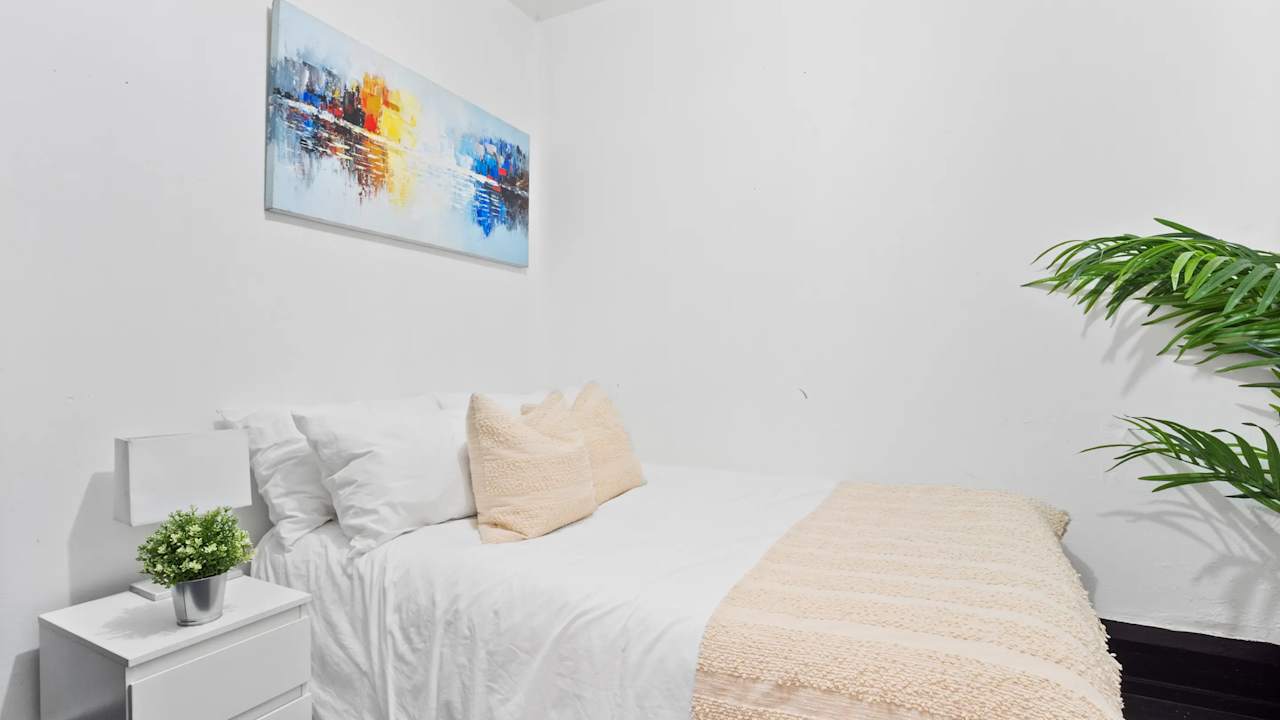 Furnished room in a share house