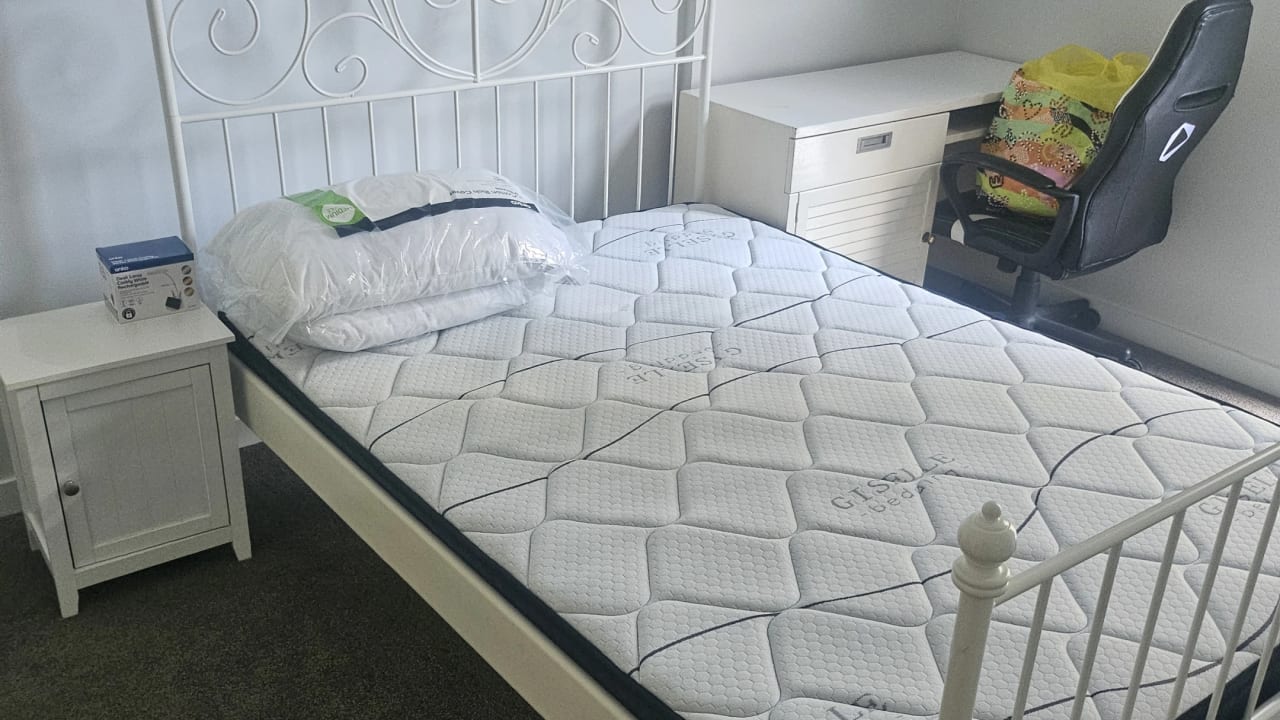 Furnished room with own bathroom