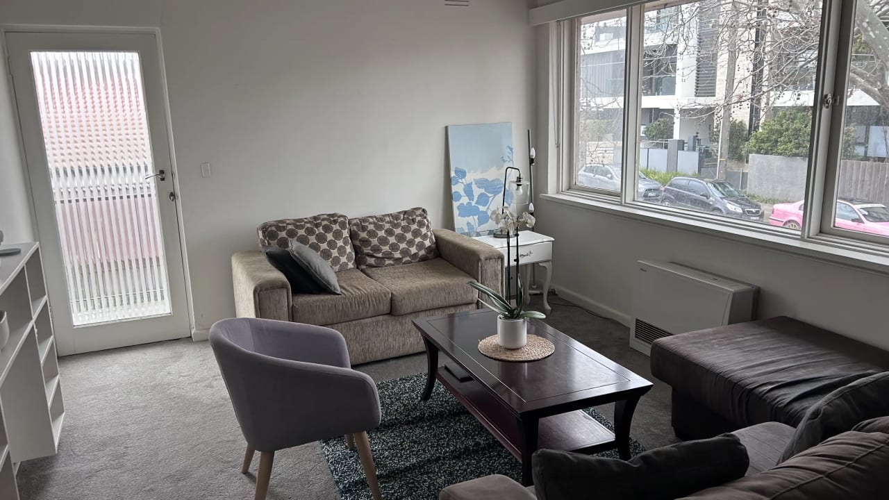 Furnished room in a flatshare