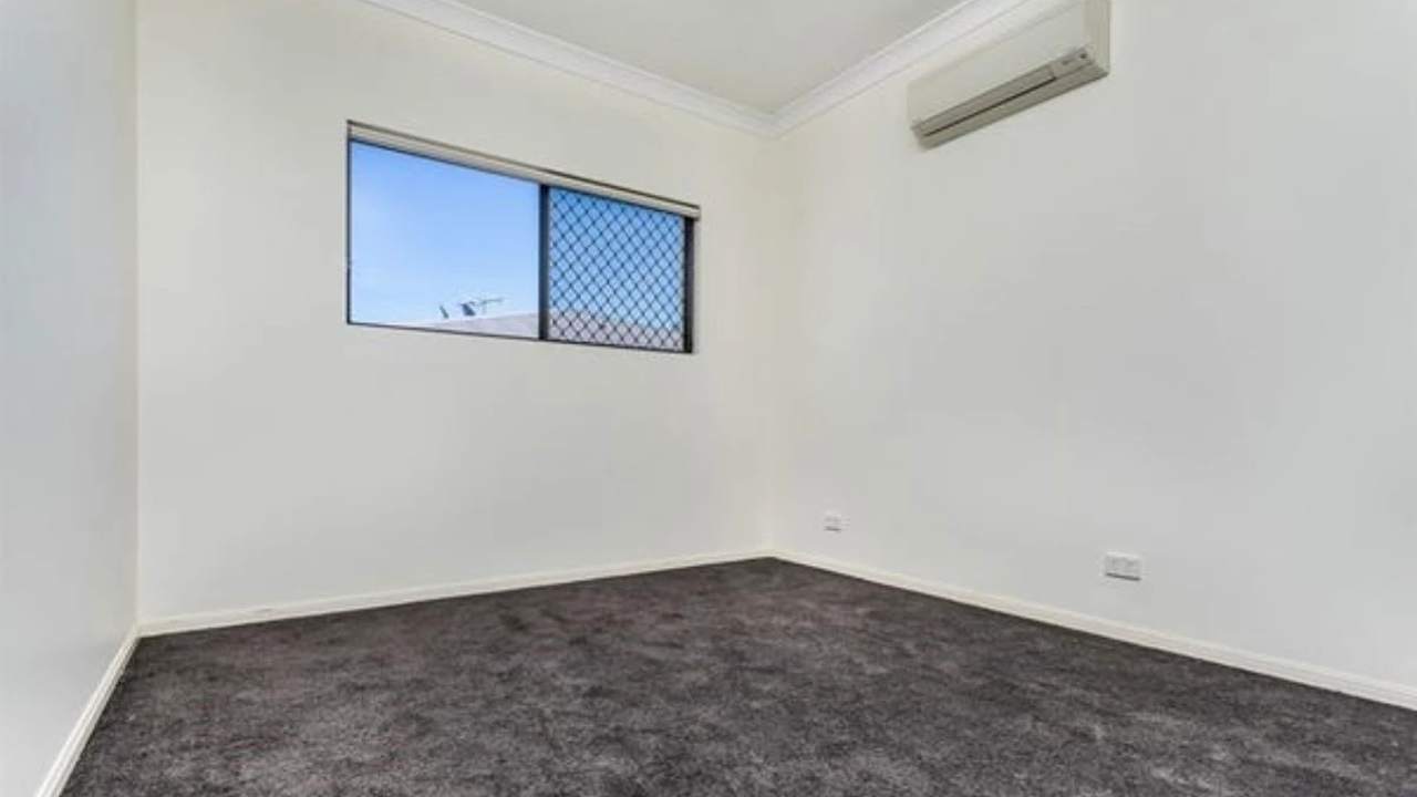 Unfurnished room with own bathroom