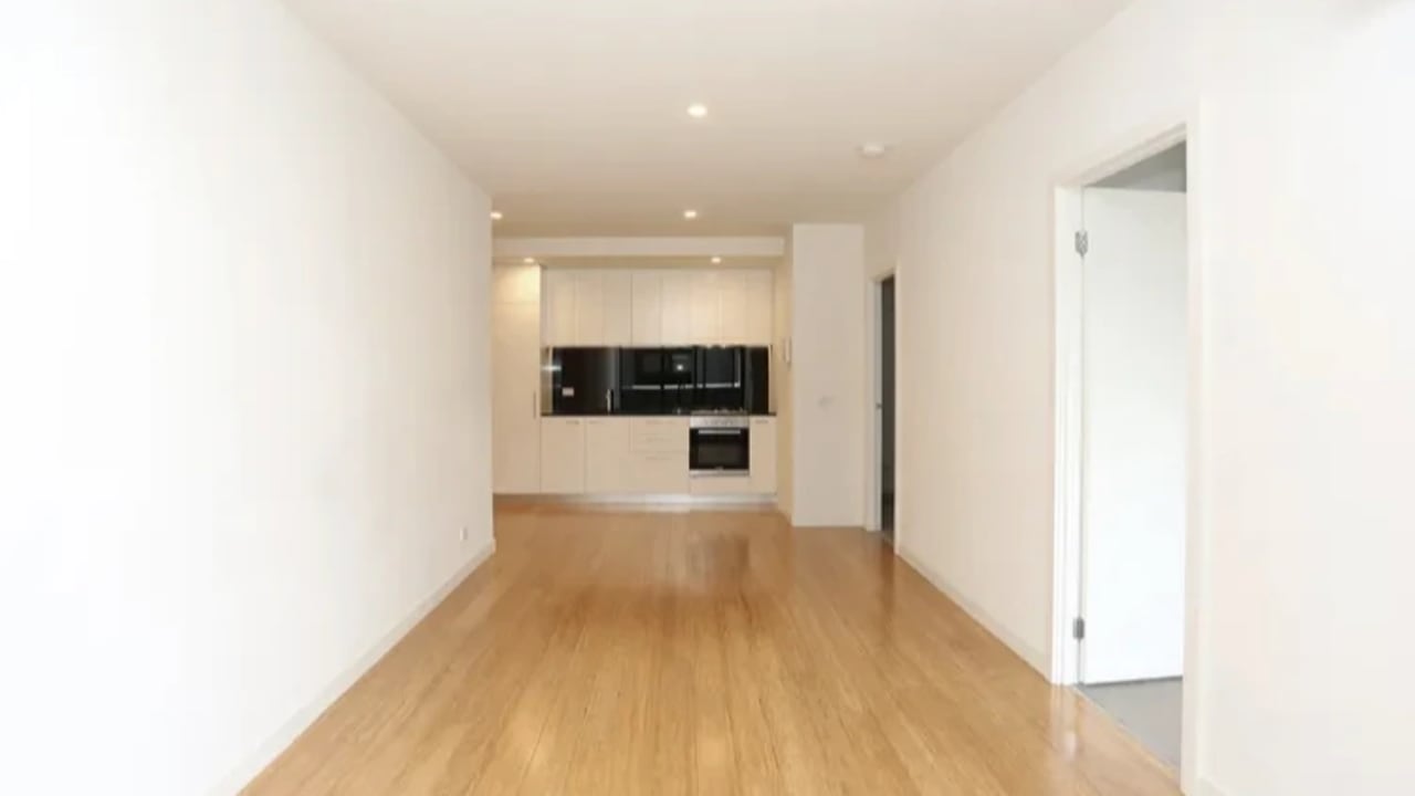 Unfurnished room with own bathroom