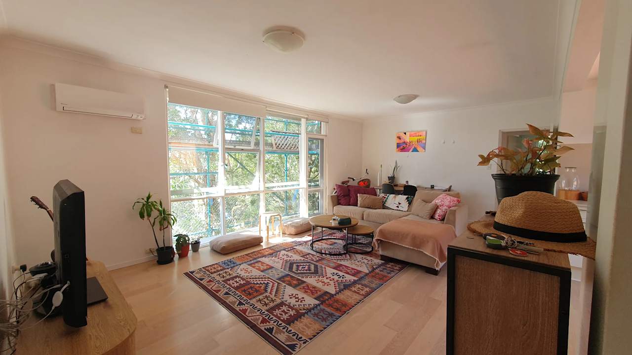 Unfurnished room in a flatshare