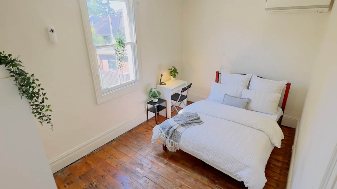 Furnished room in a flatshare